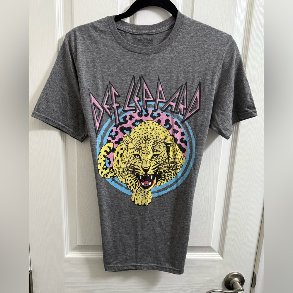 Def Leppard Gray Graphic Tee - Short Sleeve